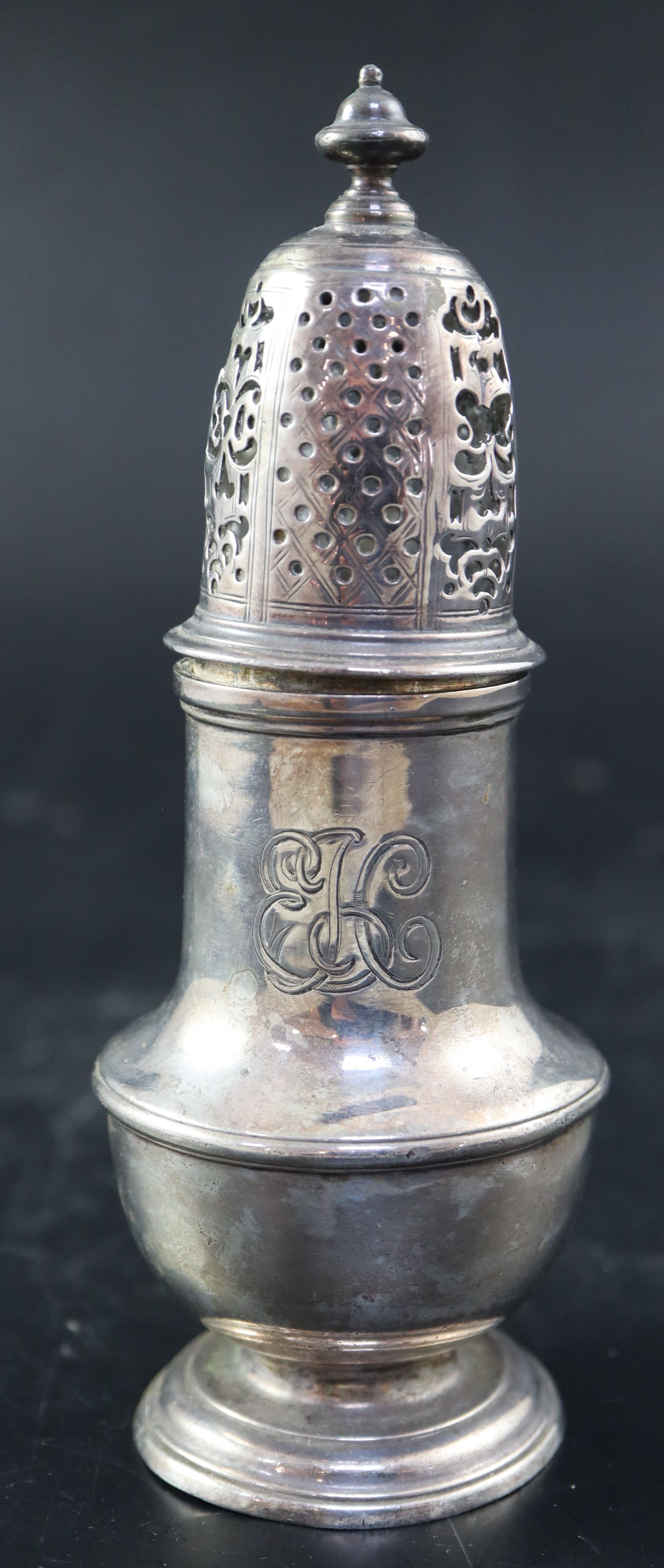 A George II silver baluster sugar caster, 16.1cm, 5.5oz.